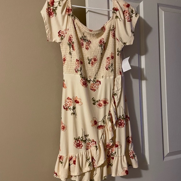 Faded Rose Dresses & Skirts - Ivory Floral Junior Dress